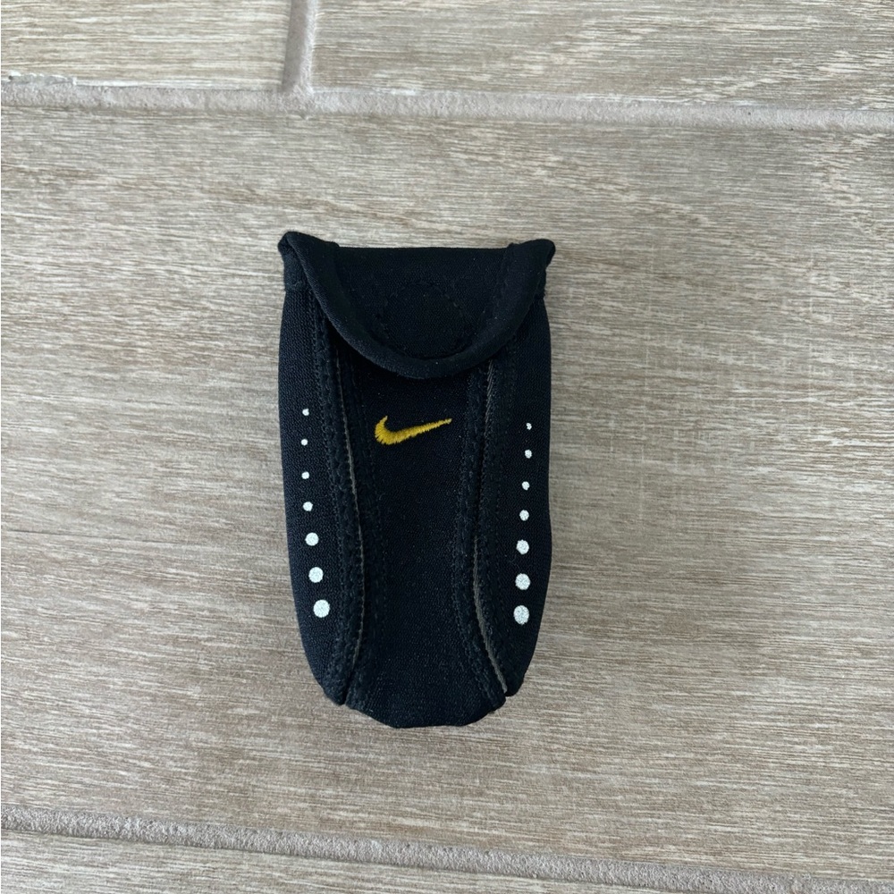 Nike Running Shoe Wallet Clip Black Reflective Expandable 3.5”